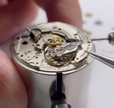 Установка балансового колеса Rolex